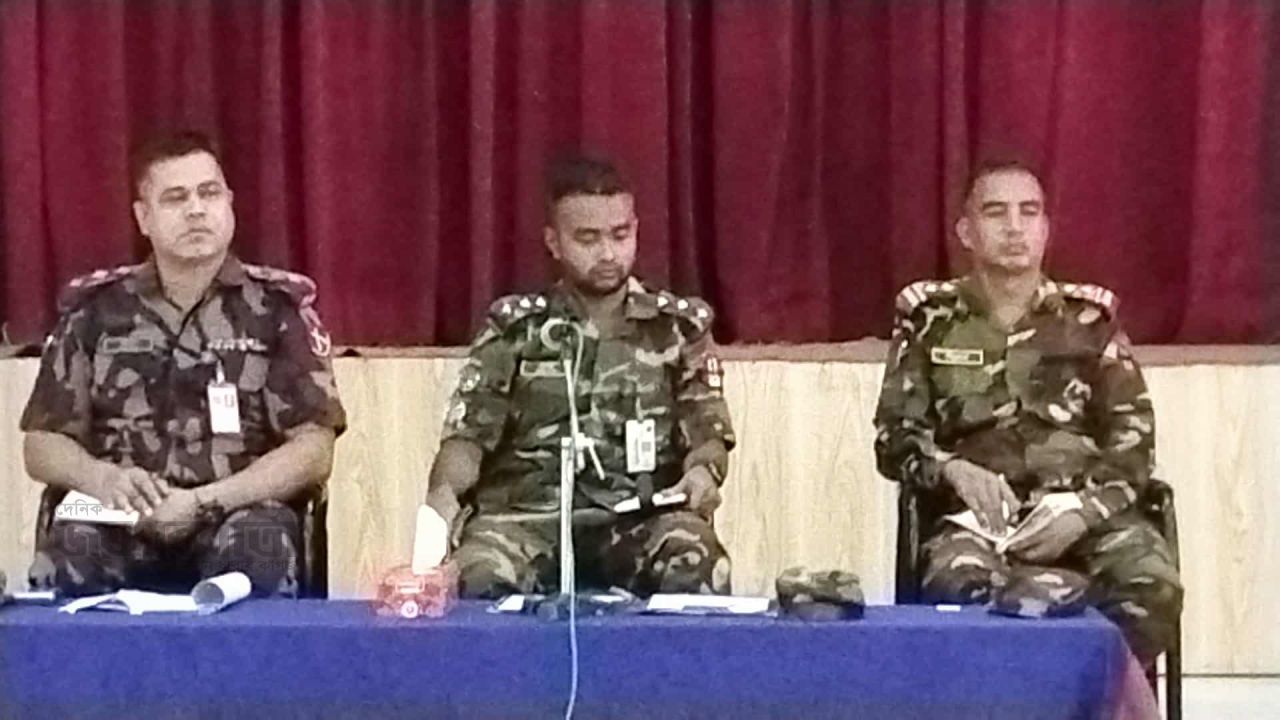 পত্নীতলা দুর্গাপূজার নিরাপত্তা মিটিং অনুষ্ঠিত