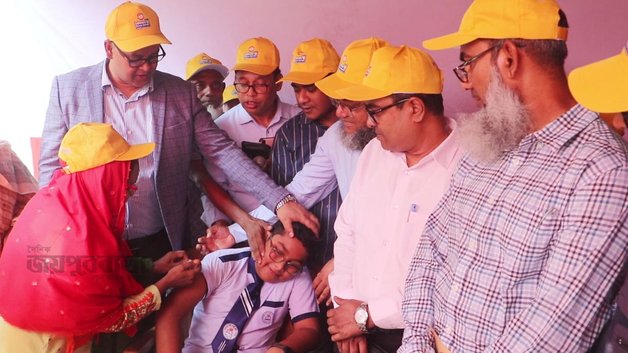 নওগাঁয় ৬লাখ ৭৫হাজার ৭৯৫জন শিশু ও কিশোরকে দেওয়া হবে টাইফয়েড টিকা