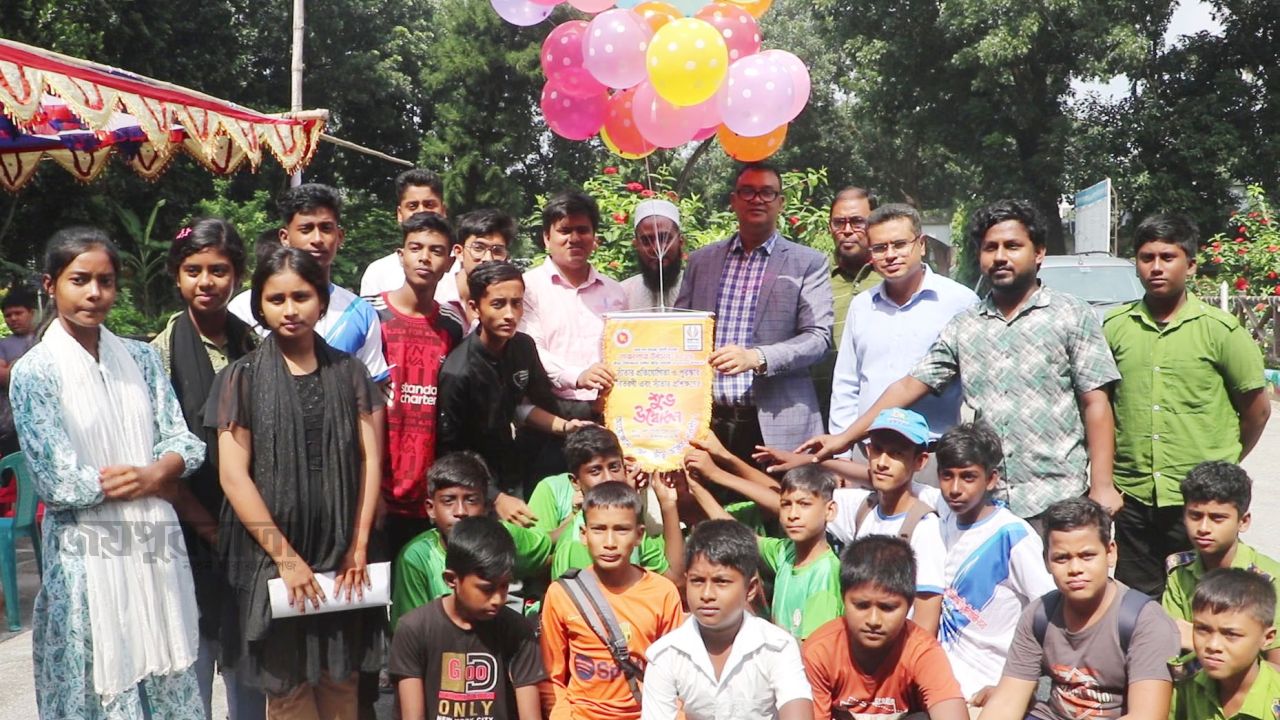 নওগাঁয় শত তরুণের অংশগ্রহণে সাঁতার প্রতিযোগিতা ও প্রশিক্ষণ