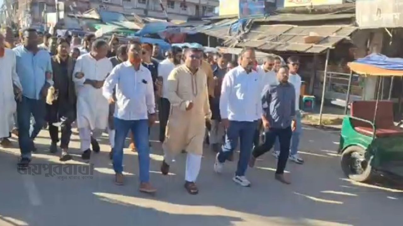 শেখ হাসিনার ফাঁসির আদেশে জয়পুরহাটে বিএনপির আনন্দ মিছিল