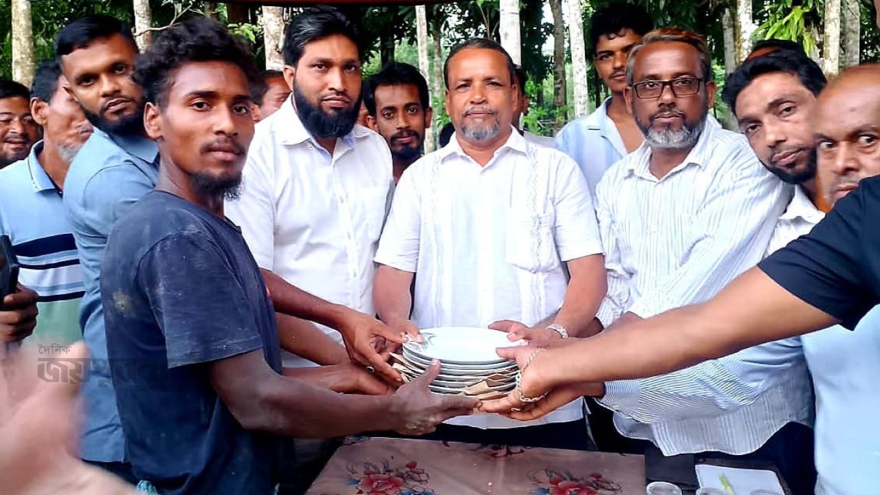 ​কাঁঠালিয়ায় হাডুডু খেলা: বিবাহিতদের হারিয়ে অবিবাহিত দল জয়ী