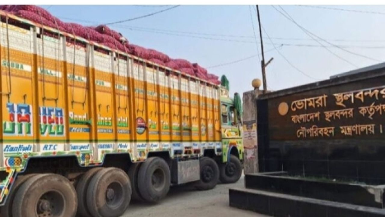 ভারতীয় কাঁচামরিচে সয়লাব ভোমরা বন্দর, ব্যাপক কমেছে দাম