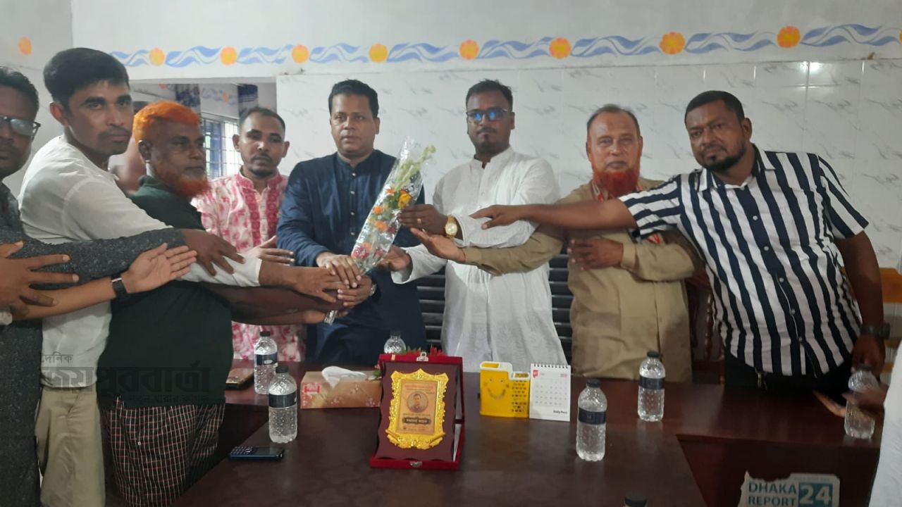 শ্যামনগরে সুন্দরবন প্রেসক্লাবের পক্ষ হতে নবাগত ওসিকে সংবর্ধনা