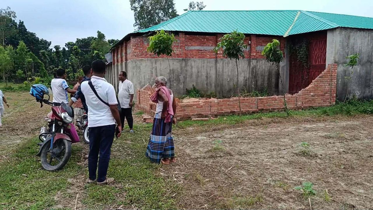 ঠাকুরগাঁওয়ে ওয়াকফের জমি দখল ও ভাঙচুরের ঘটনায় থানায় অভিযোগ 