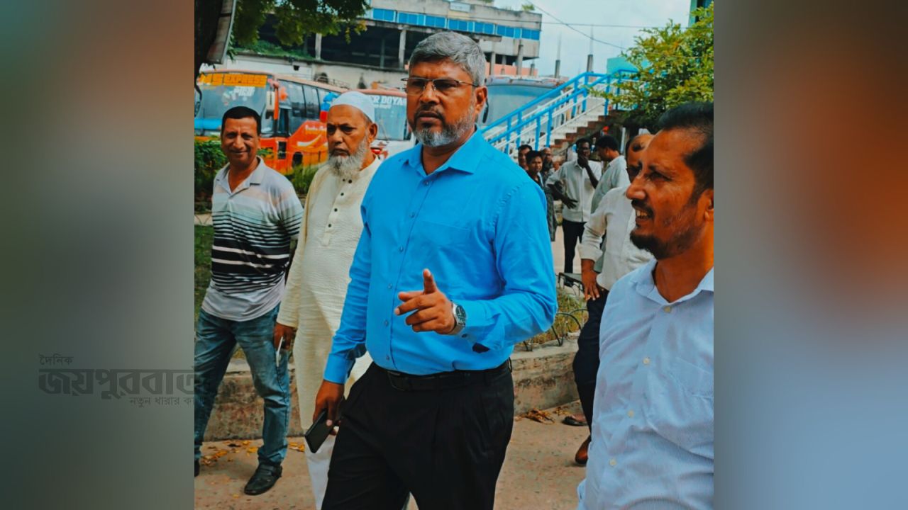 শিরোইল বাস টার্মিনাল পরিদর্শনে আরডিএ চেয়ারম্যান