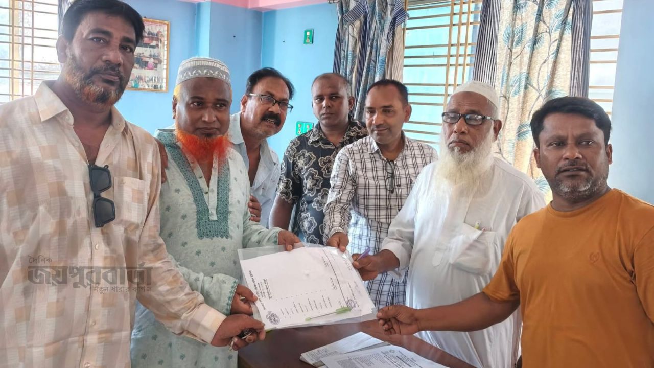 দিনাজপুরে মোটর পরিবহন শ্রমিকের নির্বাচনের মনোনয়ন ফরম বিক্রি শুরু