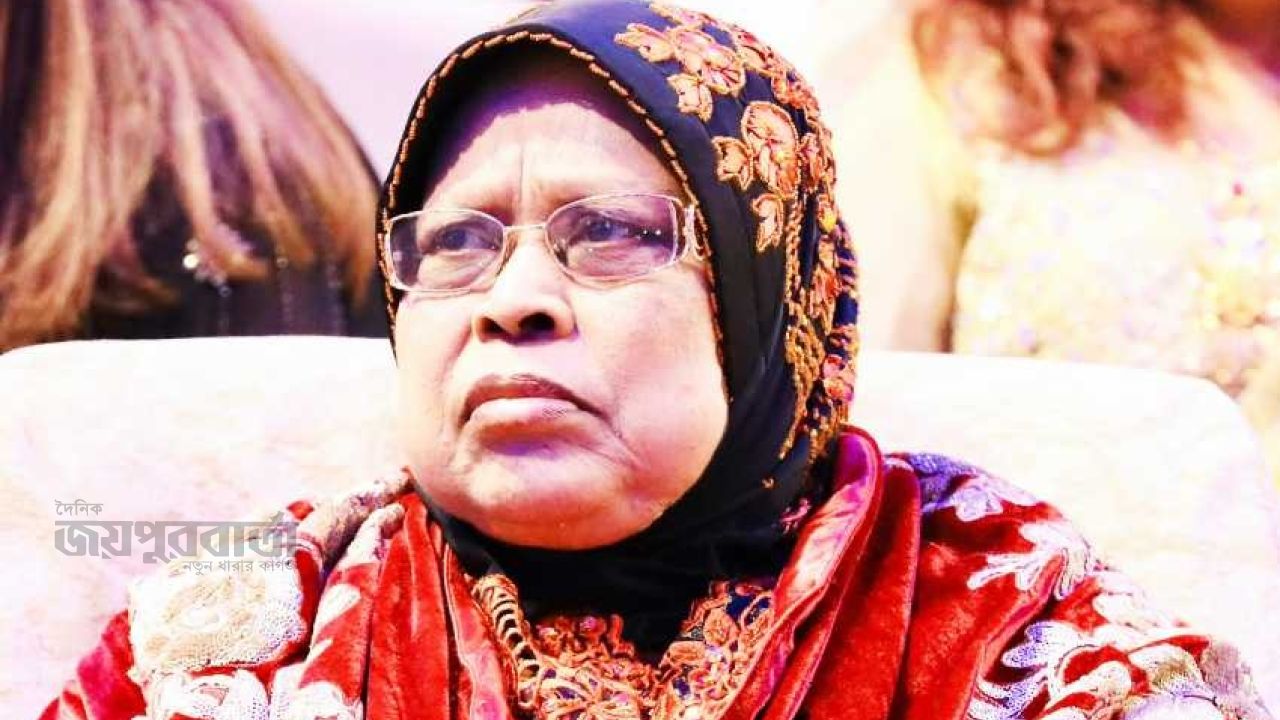 মায়ের শেষ বিদায়ে মুকুলের কান্না ছুঁয়ে গেল জানাজায় উপস্থিত সবাইকে