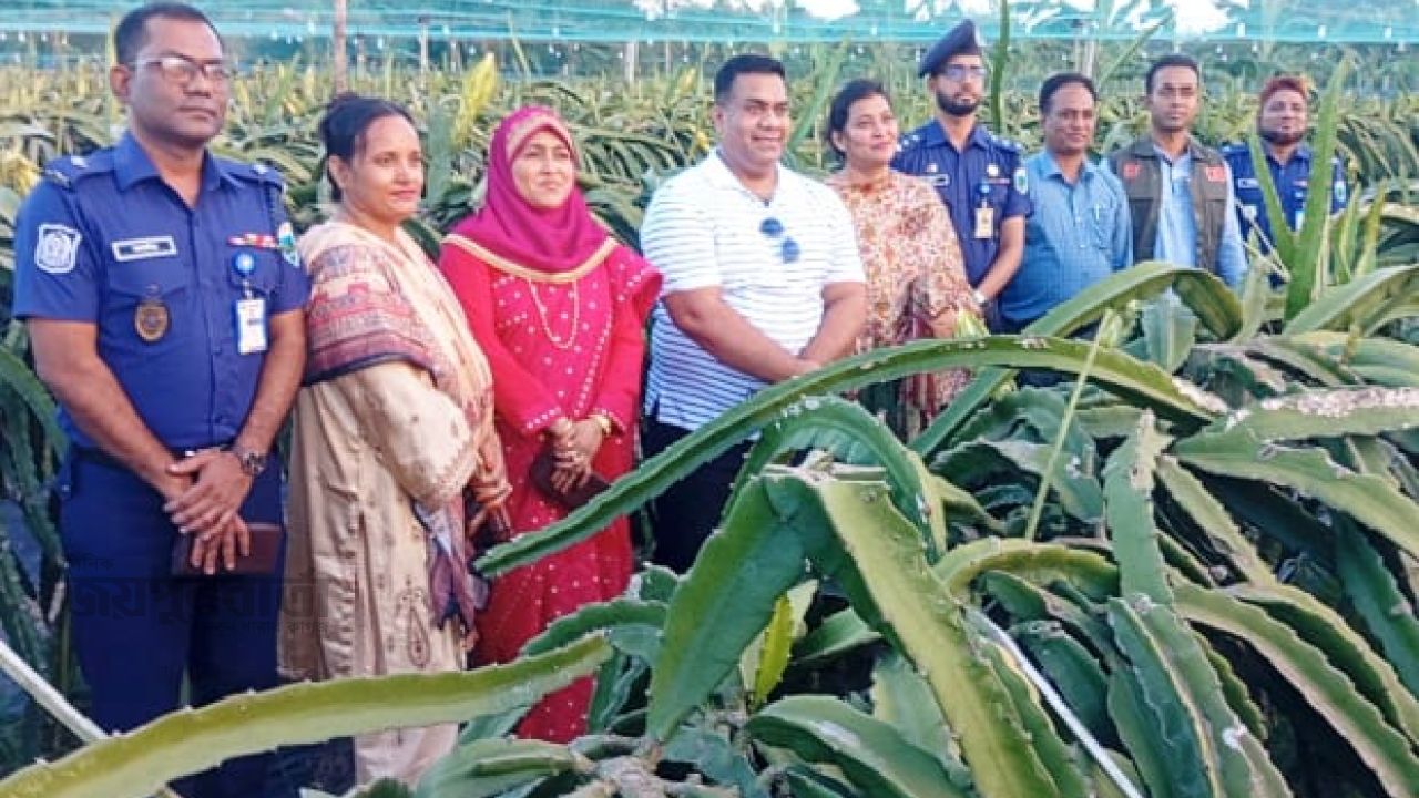 পাঁচবিবির ড্রাগন বাগান পরিদর্শন করলেন পুলিশের ডিআইজি আশিক সাঈদ 