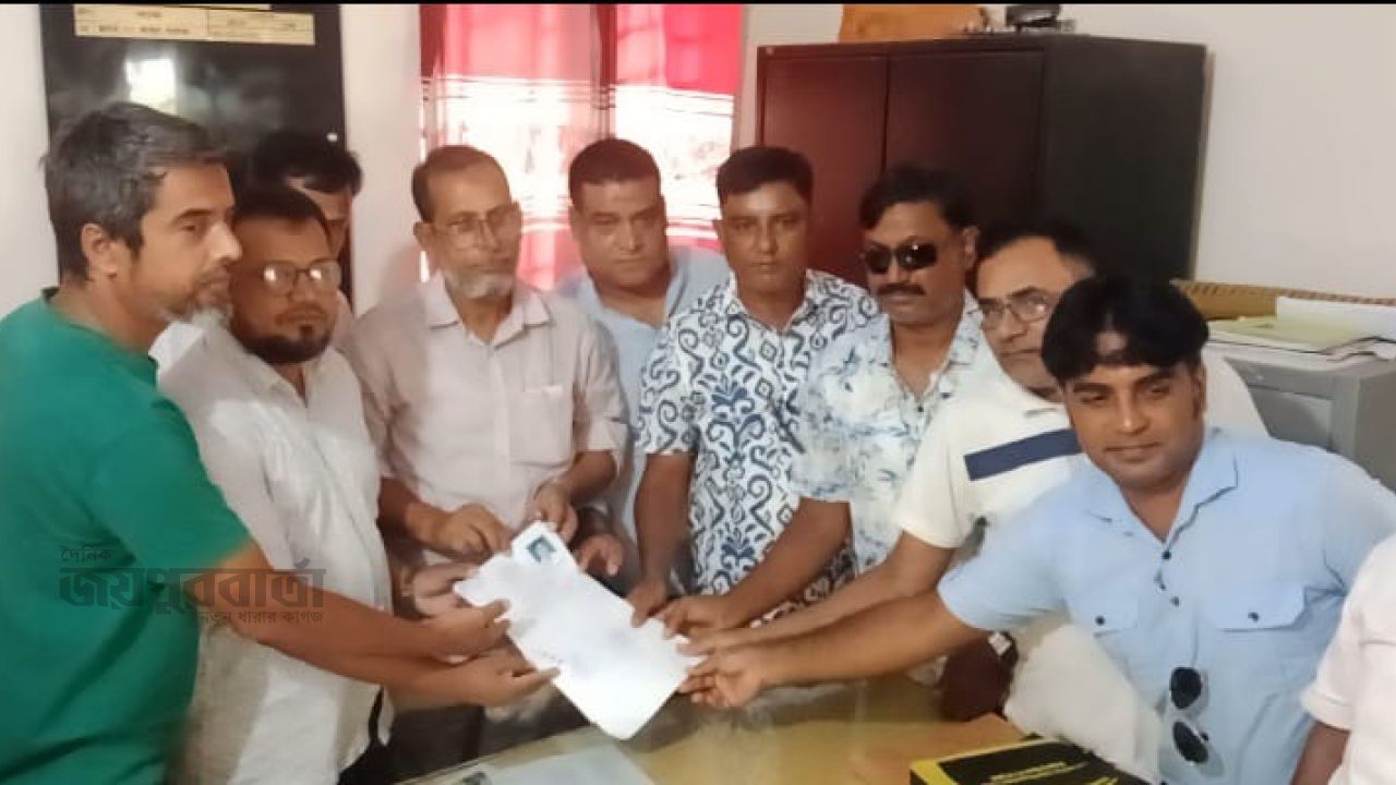 বেলকুচি ইউসিসিএ নির্বাচন: সভাপতি পদে মনোনয়ন জমা মনিরুল ইসলামের 