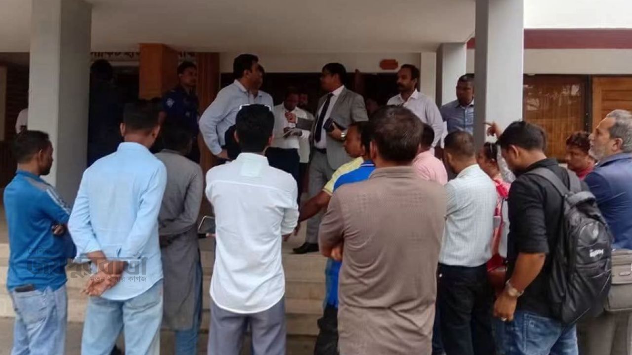 গাইবান্ধায় সাংবাদিক প্রশিক্ষণে তরুণদের সুযোগ না দেওয়ার অভিযোগ, প্রতিবাদ