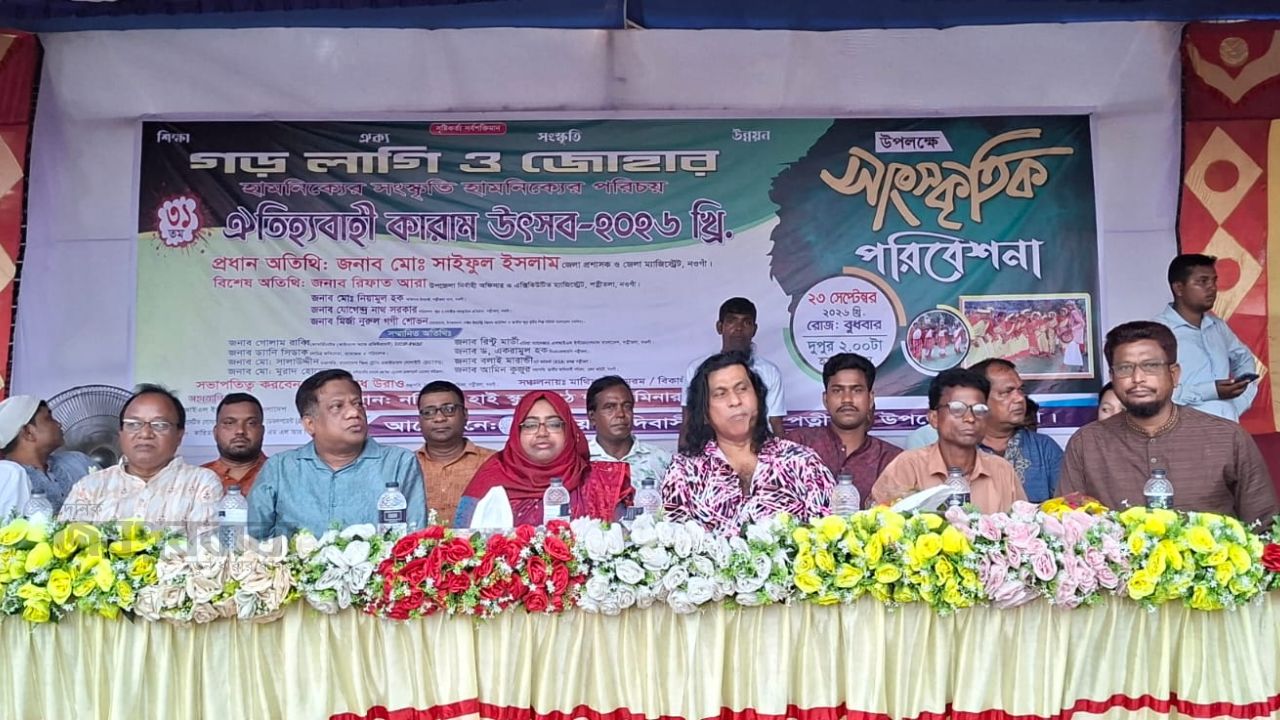 পত্নীতলায় নেচে-গেয়ে কারাম উৎসব উদযাপন