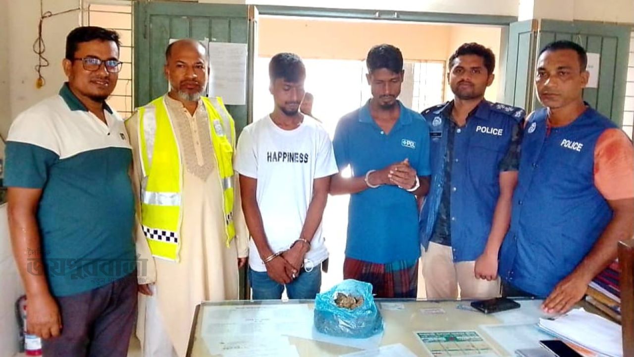 কাঁঠালিয়ায় গাঁজাসহ দুই কারবারি গ্রেফতার 