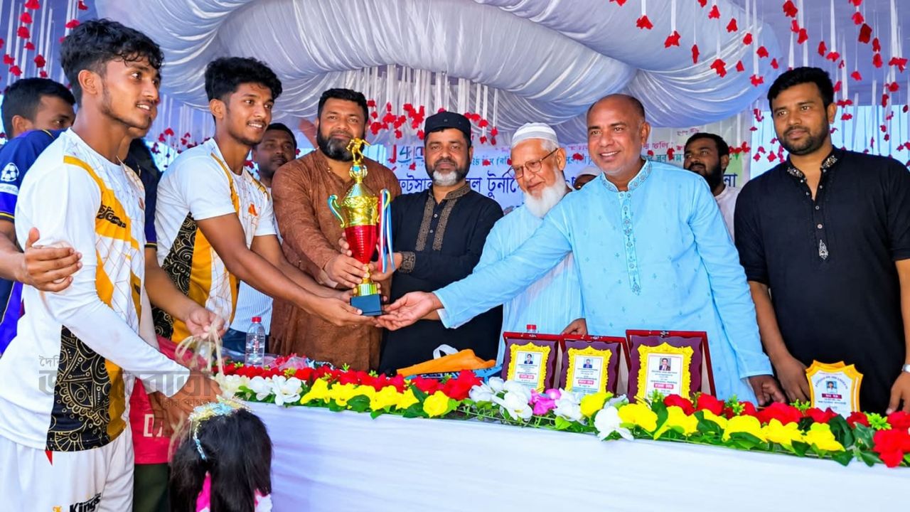 সান্তাহারে ফুটবল টুর্নামেন্ট ফাইনাল খেলা অনুষ্ঠিত 