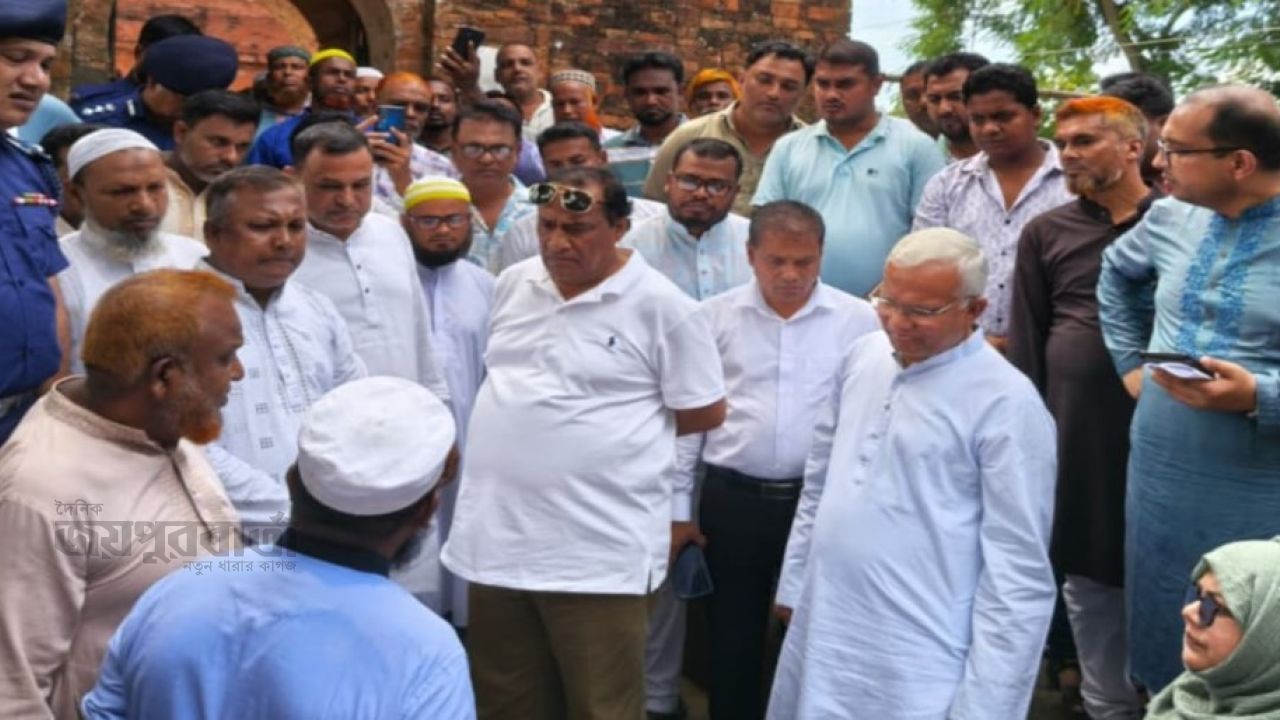 ঘোড়াঘাটের ঐতিহাসিক স্থাপনা পরিদর্শনে সমাজকল্যাণমন্ত্রী   