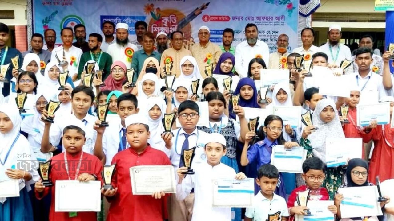দুপচাঁচিয়ায় কৃতি শিক্ষার্থীদেরকে সংবর্ধনা