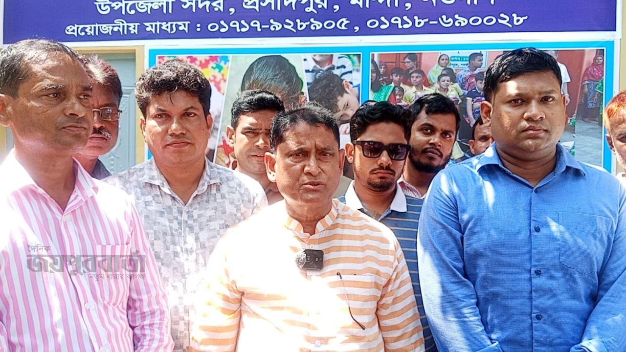 মান্দায় প্রতিবন্ধী বিদ্যালয় পরিদর্শন করলেন এমপি ডা.ইকরামুল বারী টিপু