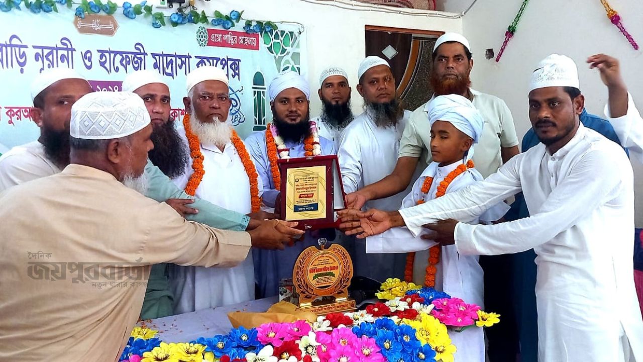 কাঁঠালিয়ায় সংবর্ধনা পেলেন নবাগত হাফেজ হাফিজুল ইসলাম