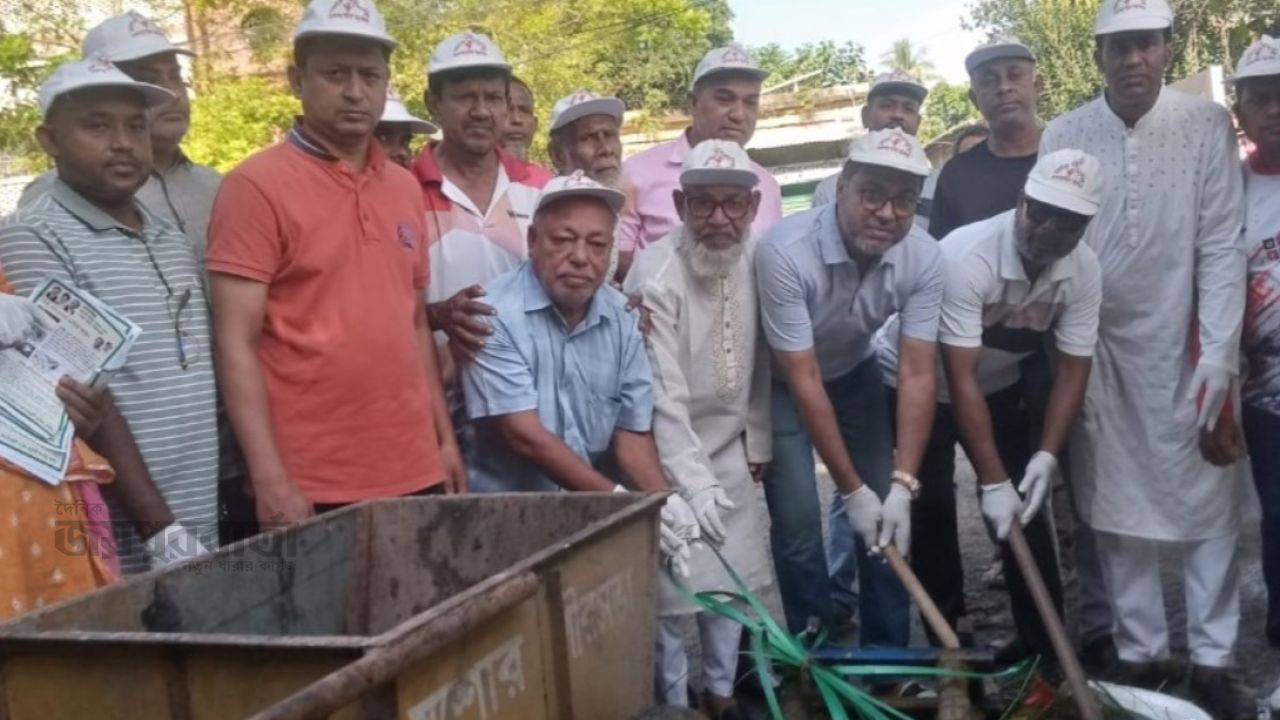 ডেঙ্গু প্রতিরোধে যশোর নগর বিএনপির সচেতনতামূলক লিফলেট বিতরণ