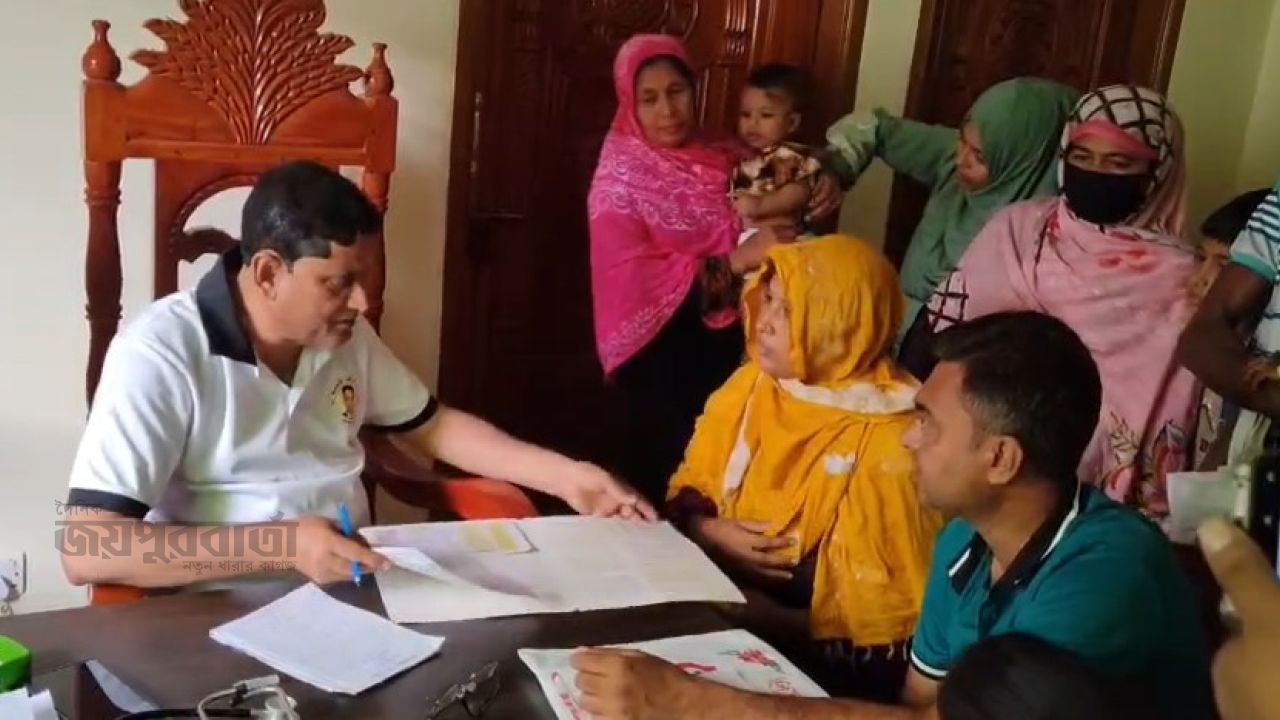 এমপি হওয়ার পরও নিয়মিত বিনামূল্যে রোগী দেখছেন ডা.ইকরামুল বারী টিপু