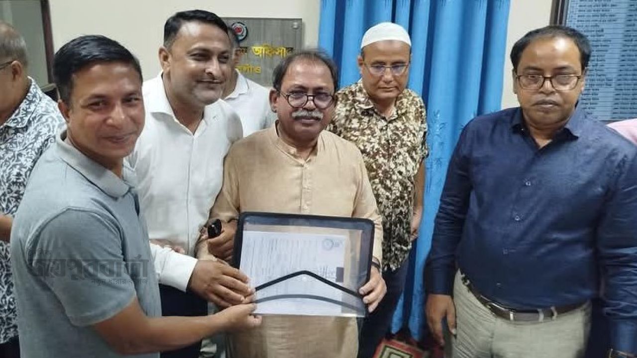 ঠাকুরগাঁও-১: মনোনয়ন জমা দিলেন ফয়সল মির্জা