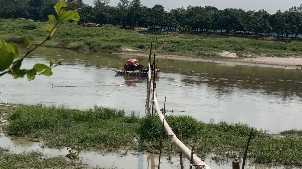 বদরগঞ্জে মসজিদের নাম ব্যবহার করে চিকলী নদীর বালু লুট 