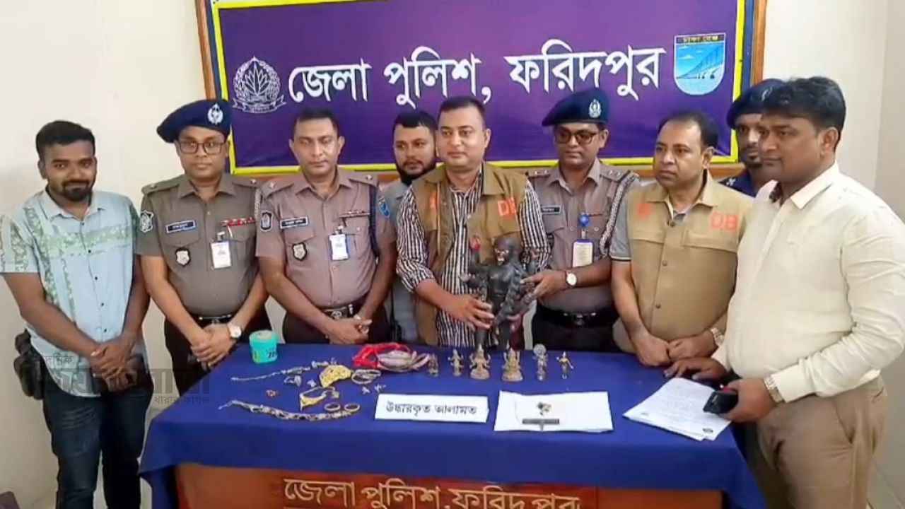 ফরিদপুরে মন্দিরের চুরি যাওয়া মালামালসহ,গ্রেফতার-৪