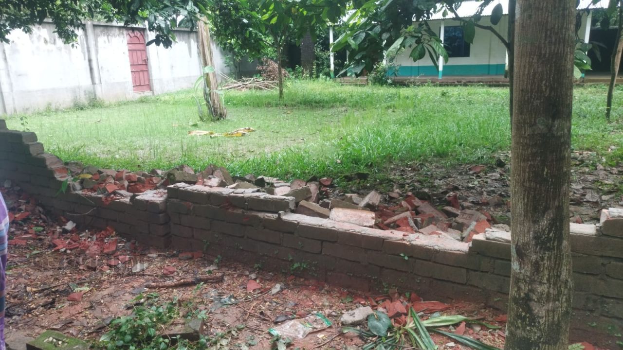 নরসিংদীতে চাঁদা না দেয়ায় মক্তব-ঘরে হামলা চালানোর অভিযোগ