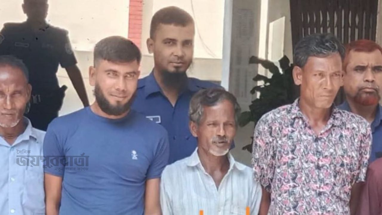 বদরগঞ্জে জুয়া খেলার অভিযোগে পাঁচজন আটক