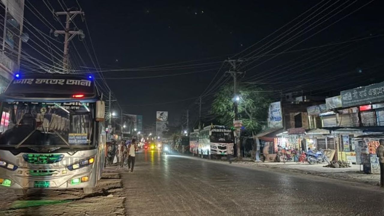 দুইদিনের অচলাবস্থা কাটিয়ে নওগাঁয় বাস চলাচল স্বাভাবিক
