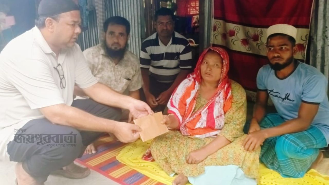 ক্যান্সার ও কিডনি আক্রান্ত খাদিজা-রোমেনার পাশে আক্কাস আলী