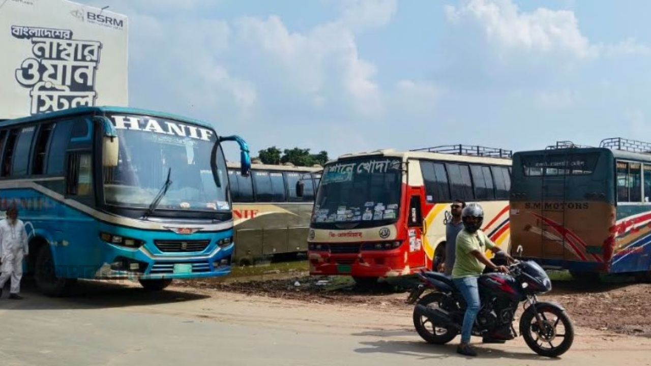 ৭৯ ঘণ্টা পর নওগাঁয় বাস-অটোরিকশা চলাচল শুরু