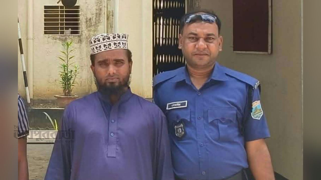 সাপাহারে মাদ্রাসাছাত্রীকে যৌন নিপীড়নের চেষ্টা!  গ্রেপ্তার-১