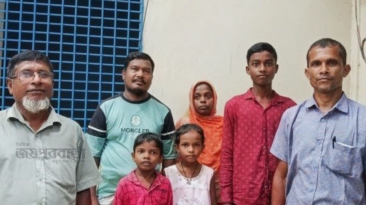 ধামইরহাটে একই পরিবারের ৫ জন ইসলাম ধর্ম গ্রহণ