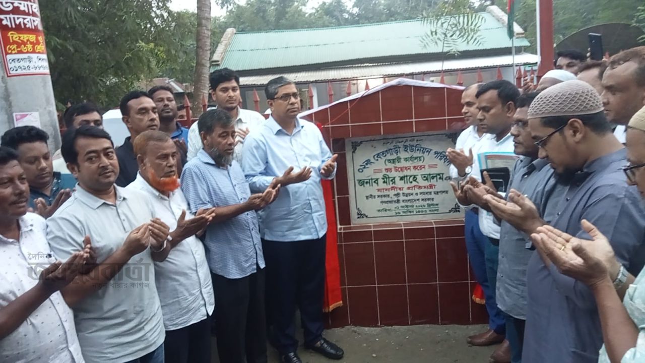 শিবগঞ্জে বেতগাড়ী ইউনিয়ন পরিষদের অস্থায়ী কার্যালয় উদ্বোধন 
