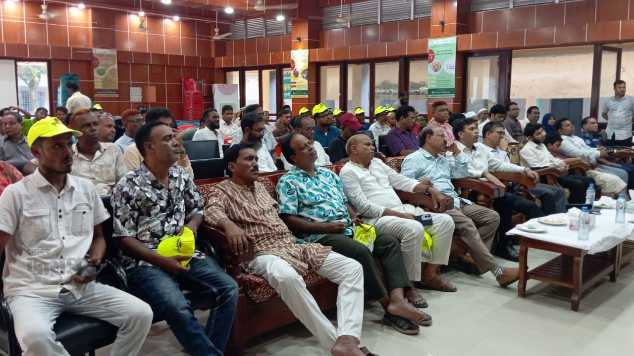আত্রাইয়ে কৃষক কার্ড ও উপকরণ সহায়তা বিতরণ উদ্বোধন 