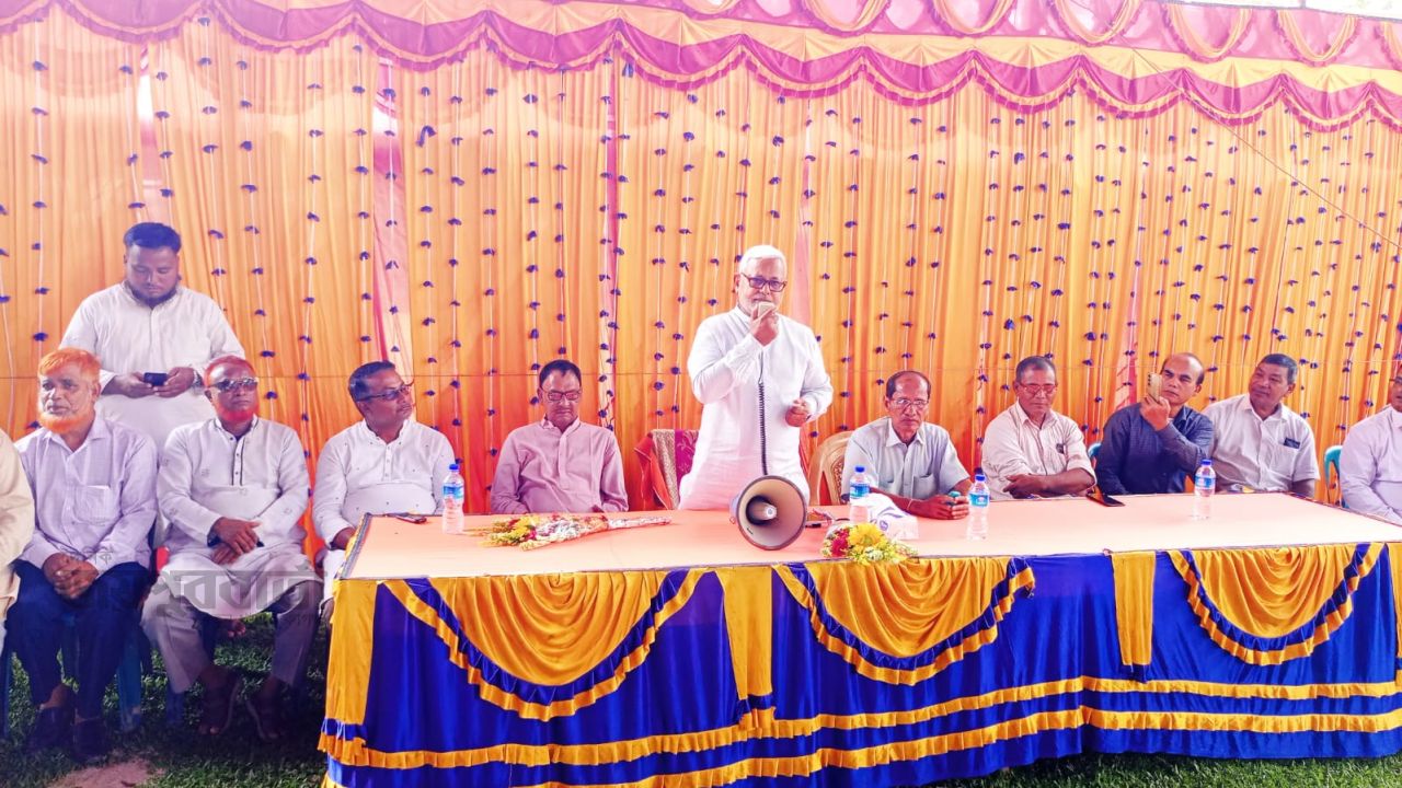 বীরগঞ্জে দক্ষিণ রঘুনাথপুর দুর্গাপূজা পরিদর্শনে এমপি 