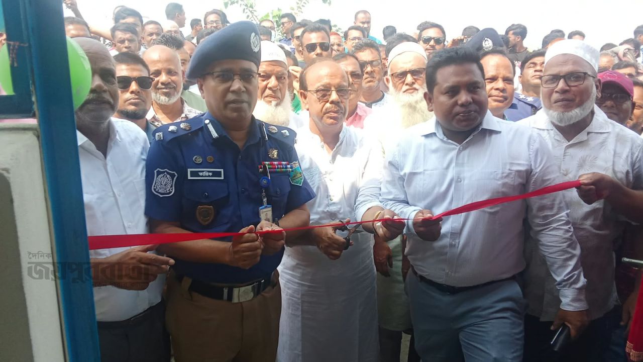 আত্রাইয়ে পুলিশ বক্সের উদ্বোধন করলেন রেজাউল ইসলাম এমপি