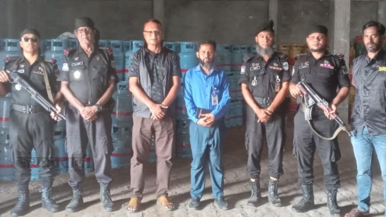 পার্বতীপুরে এলপিজি গ্যাসে অতিরিক্ত মূল্য, দুই প্রতিষ্ঠানকে ১ লাখ টাকা জরিমানা