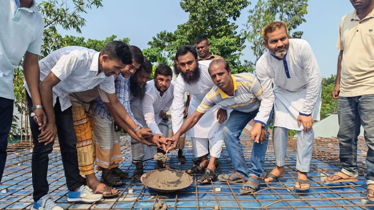 গজারিয়া আগপাড়া জামে মসজিদের ছাদ ঢালাইয়ের উদ্বোধন
