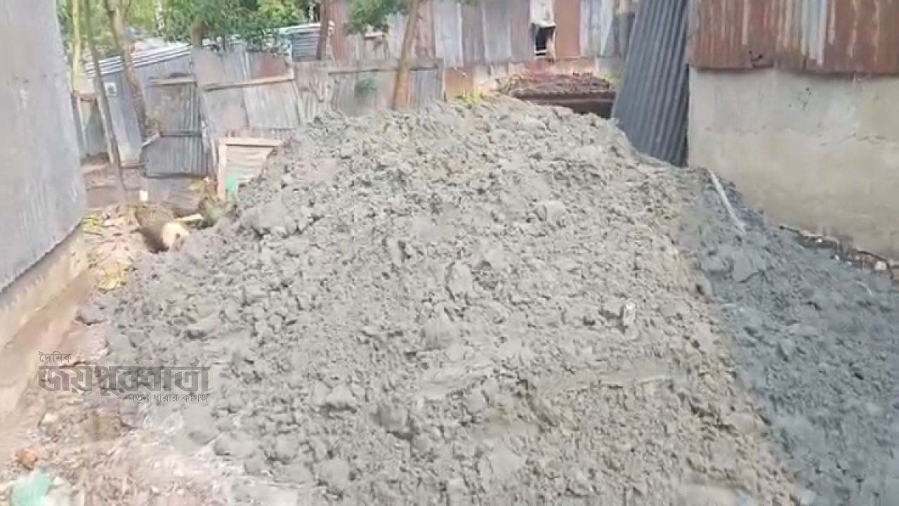 হবিগঞ্জে মেম্বারের নেতৃত্বে বসতভিটা জবরদখলের অভিযোগ