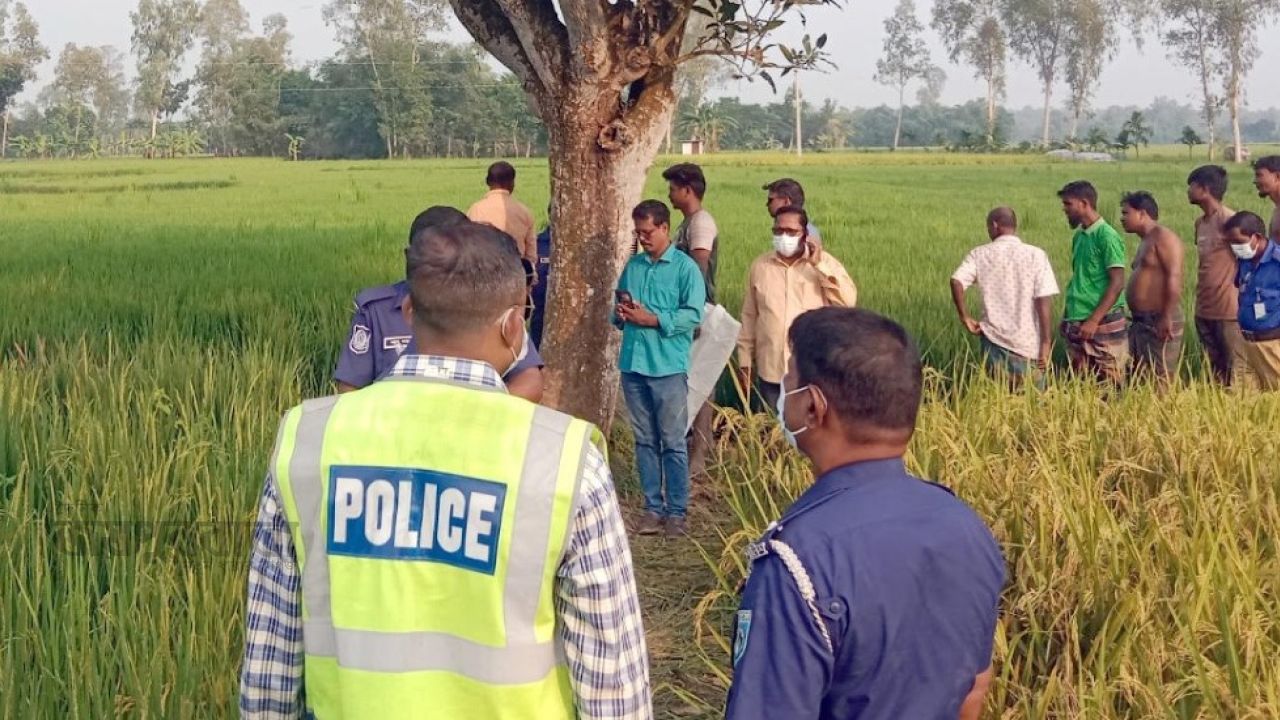 বীরগঞ্জে ধানক্ষেত থেকে কিশোরের অর্ধগলিত মরদেহ উদ্ধার