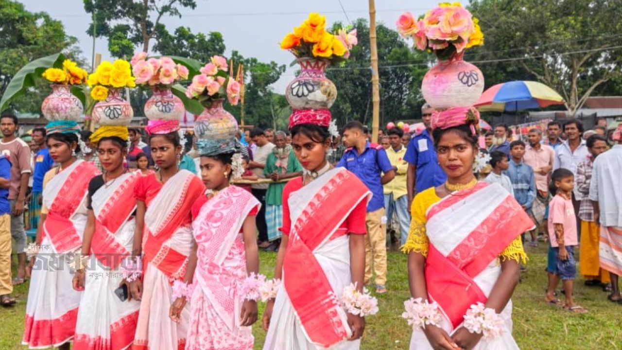 মান্দায় মহাসমারোহে ঐতিহ্যবাহী কারাম উৎসব উদযাপন