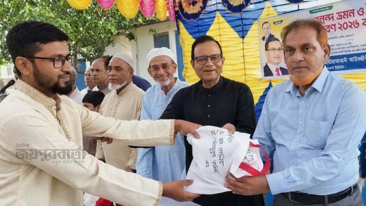 ধামইরহাটে আইনজীবি ফোরামের উদ্যোগে আনন্দ ভ্রমন ও নবীন বরণ