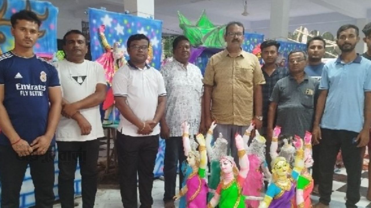 চাঁচড়া বর্মণপাড়া শ্রীহরি মন্দিরে ১০১ প্রতিমা স্থাপন