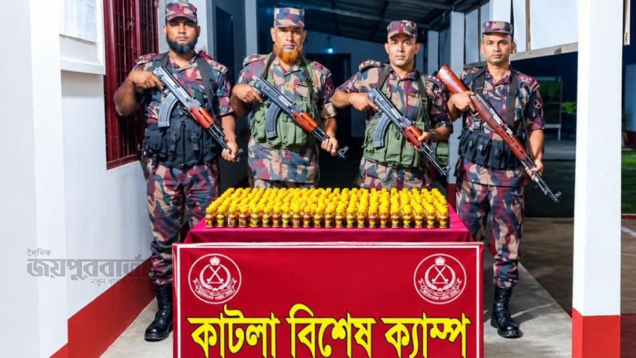 ফুলবাড়ীতে বিজিবির অভিযানে ৩৪৮ বোতল সিরাপ জব্দ