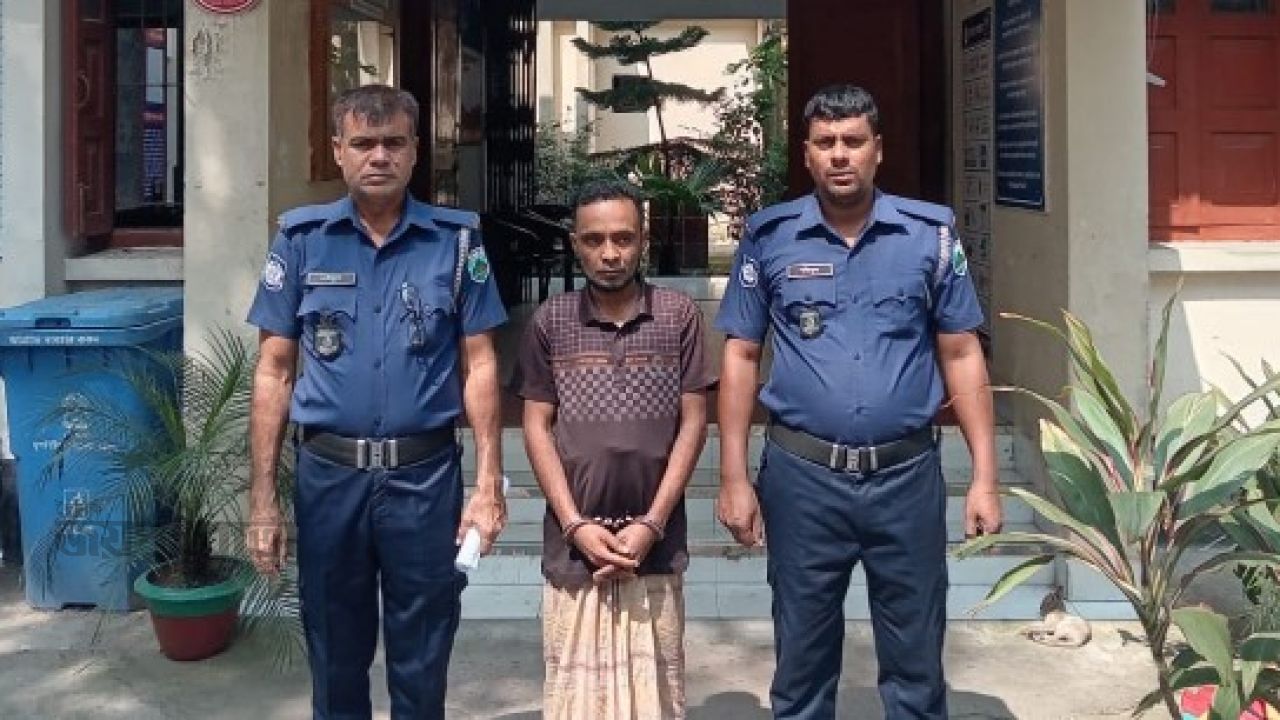দুপচাঁচিয়ায় ৮ মামলার পলাতক আসামি মাদক সহ রনি গ্রেপ্তার 