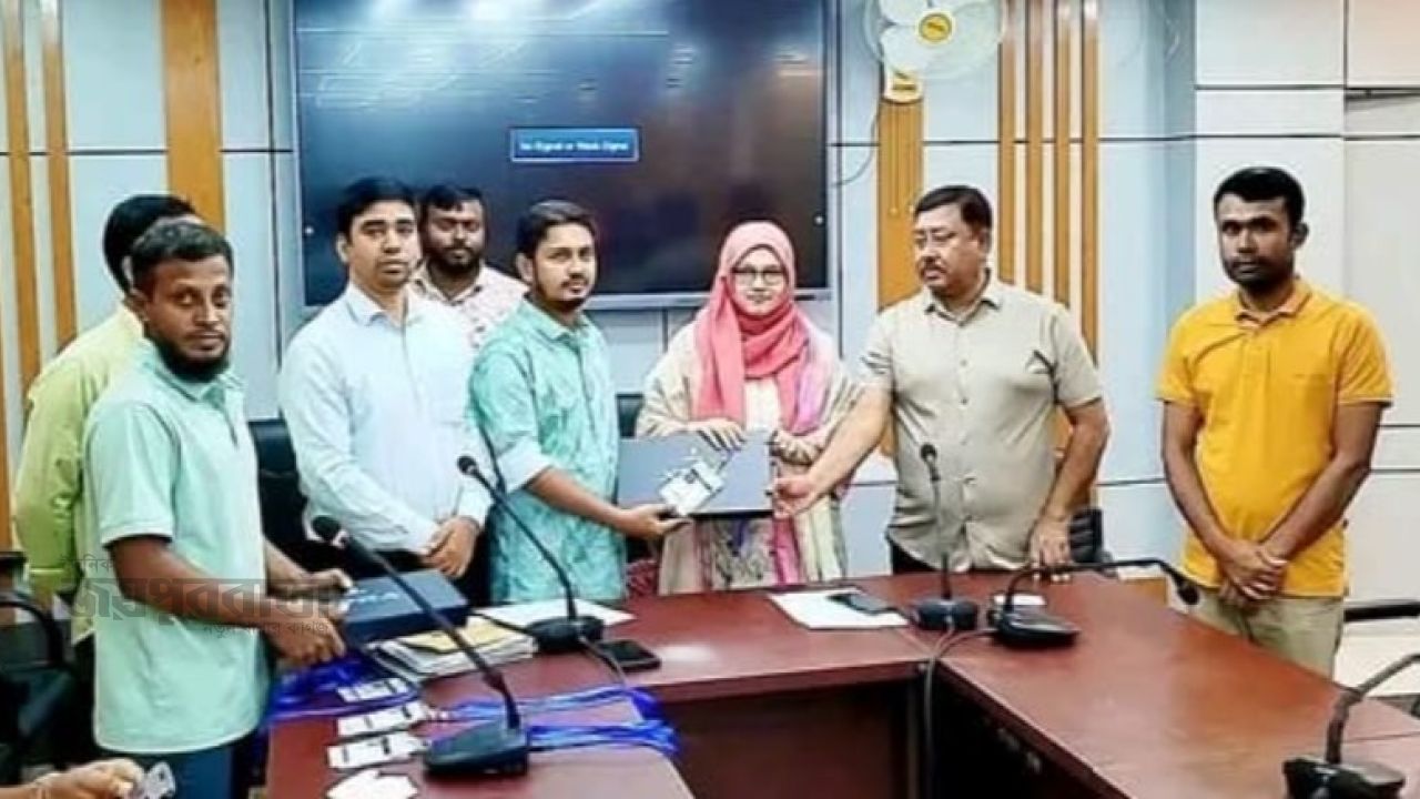 ঘোড়াঘাটে ফ্যামিলি কার্ড কার্যক্রম উদ্বোধন প্রেস কনফারেন্স