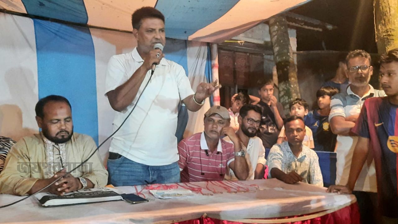 সান্তাহারে উদীয়মান যুব শক্তি ক্লাবের আয়োজনে নাইট শর্টবার ফুটবল খেলা 