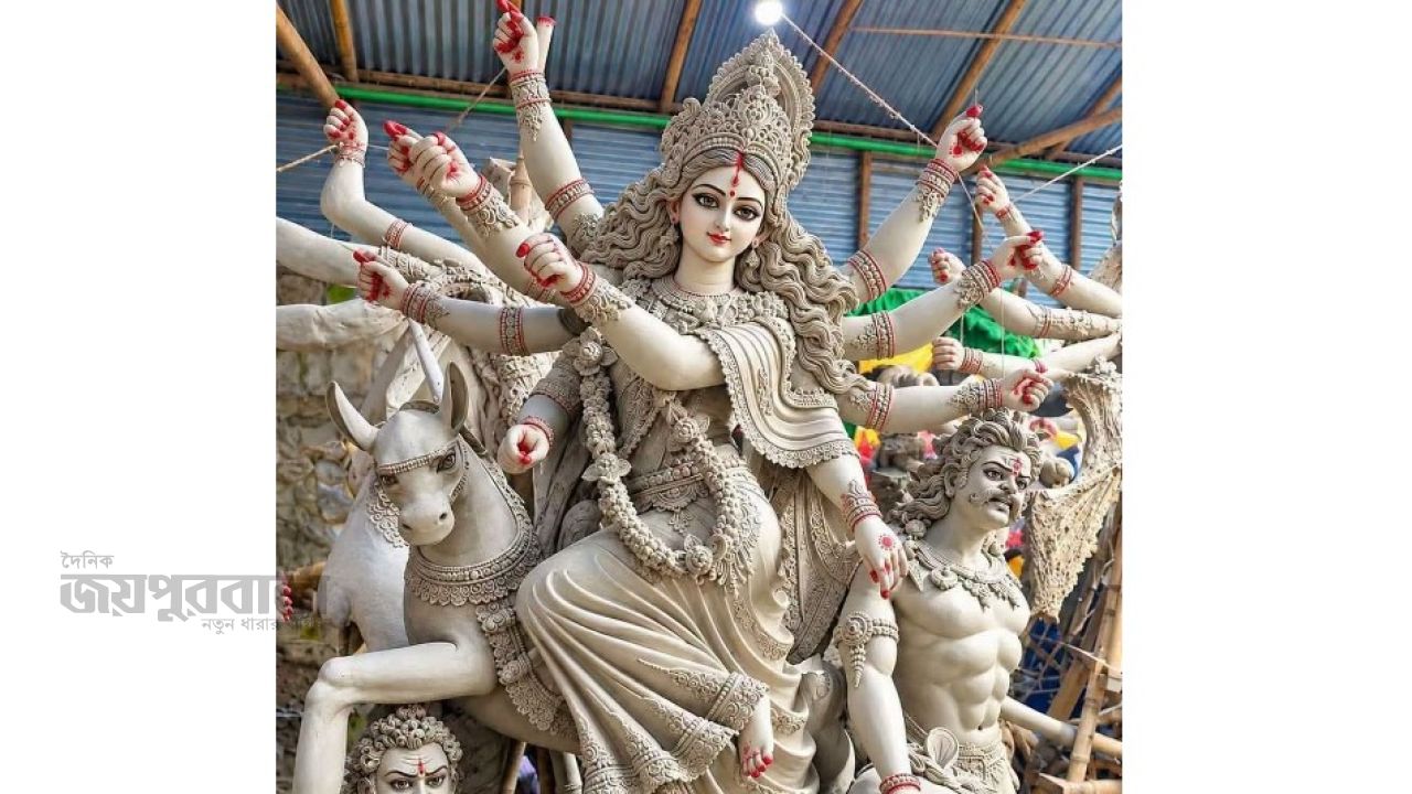 তানোরে ৫৯টি মণ্ডপে চলছে দুর্গাপূজার শেষ মুহূর্তের প্রস্তুতি