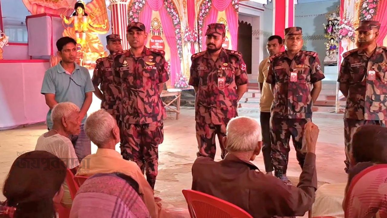 জয়পুরহাটে দুর্গোৎসব ঘিরে বিজিবির টহল জোরদার